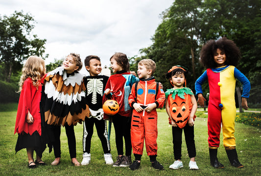 Kinder an Karneval und Fasching mit Verkleidungs-Ideen