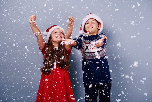 Weihnachtsfrisuren und Haarschnitte für Jungs und Mädchen